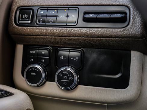 Used 2021 GMC Yukon XL Denali image 32