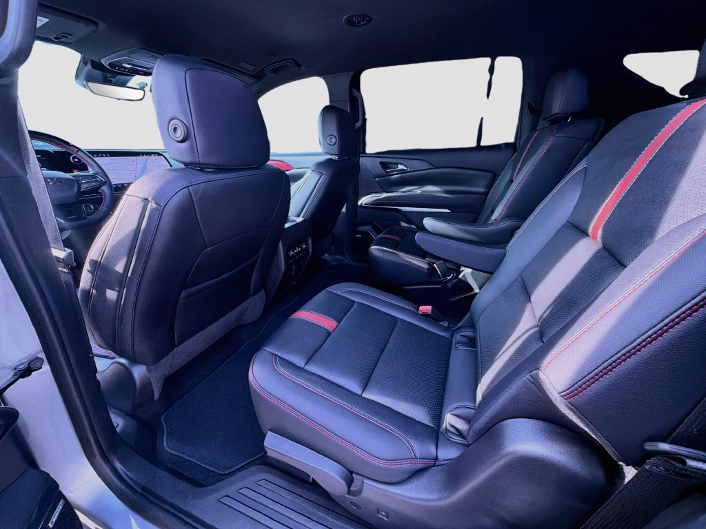Used 2026 Chevrolet Traverse RS FWD image 25