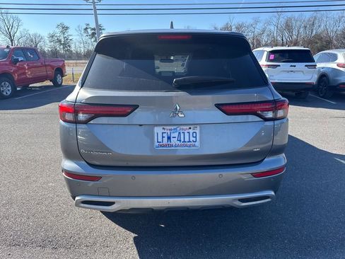 Used 2024 Mitsubishi Outlander SE image 4
