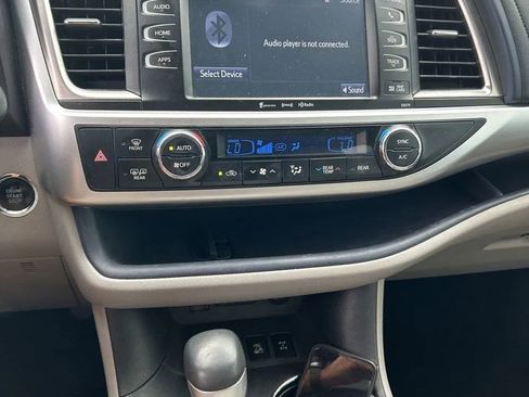 Used 2017 Toyota Highlander XLE AWD/4WD image 27