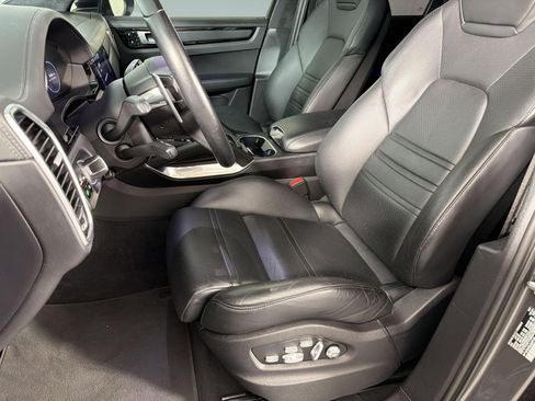 Certified 2020 Porsche Cayenne Turbo AWD/4WD image 5