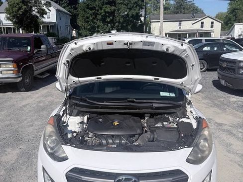 Used 2016 Hyundai Elantra GT w/ Option Group 02 FWD image 10