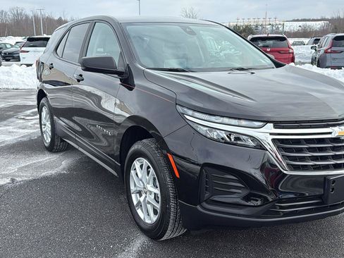 Used 2023 Chevrolet Equinox LS w/ LS Convenience Package image 1