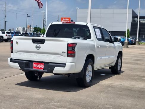 Used 2022 Nissan Frontier SV w/ Technology Package RWD image 7