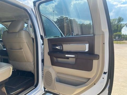 Used 2017 RAM 1500 Laramie w/ Convenience Group AWD/4WD image 7
