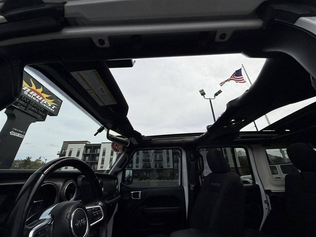 Used 2023 Jeep Wrangler Unlimited Rubicon 4xe w/ Cold Weather Group AWD/4WD image 33