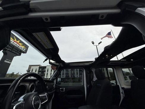 Used 2023 Jeep Wrangler Unlimited Rubicon 4xe w/ Cold Weather Group AWD/4WD image 33