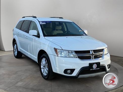 Used 2018 Dodge Journey SXT w/ Connectivity Group FWD image 1