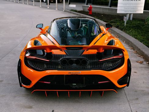 Used 2021 McLaren 765LT RWD image 9