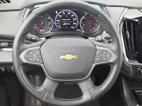 Used 2023 Chevrolet Traverse Premier FWD image 16