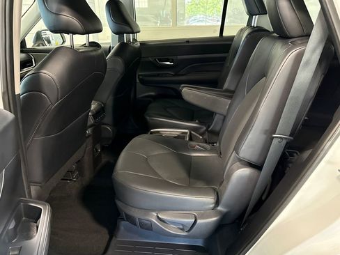 Used 2025 Toyota Grand Highlander AWD image 10