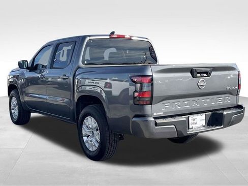 Used 2023 Nissan Frontier SV image 5