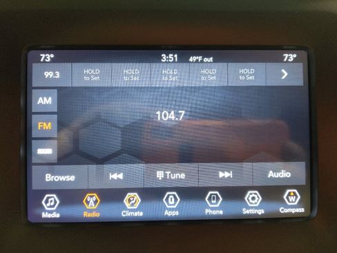 Used 2019 Jeep Cherokee Latitude Plus w/ Comfort/Convenience Group image 25