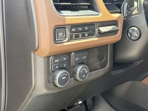 Used 2023 Chevrolet Tahoe High Country w/ Premium Package 2 AWD/4WD image 26