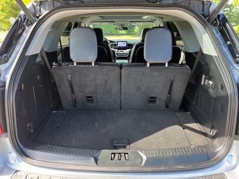 Used 2023 Ford Explorer XLT w/ Equipment Group 202A AWD/4WD image 28