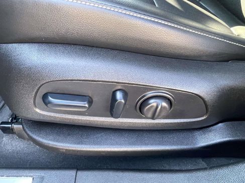 Used 2023 GMC Acadia SLT w/ Elevation Edition image 15