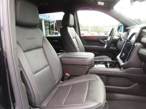 Used 2025 GMC Yukon XL Denali AWD/4WD image 47