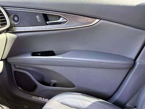 Used 2020 Lincoln Nautilus Reserve FWD image 24