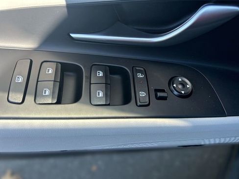New 2025 Hyundai Elantra Limited FWD image 36