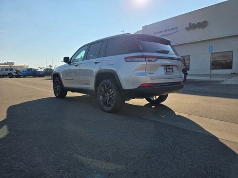 New 2025 Jeep Grand Cherokee Limited image 5