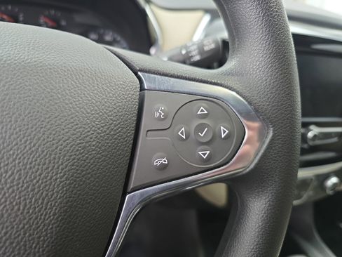 Used 2022 Chevrolet Traverse LS image 18