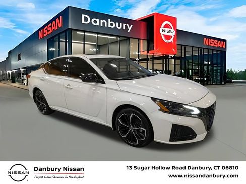 Used 2024 Nissan Altima 2.5 SR w/ SR Premium Package AWD/4WD image 1