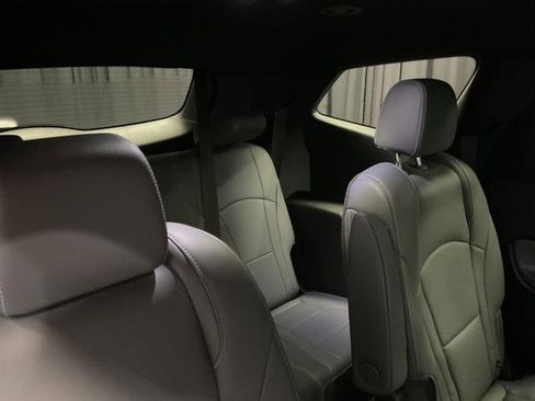 Used 2023 Buick Enclave Essence image 16