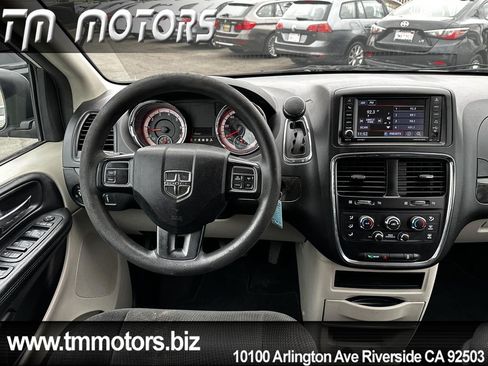 Used 2018 Dodge Grand Caravan SE FWD image 13