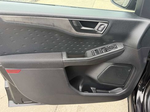 Used 2020 Ford Escape S image 10