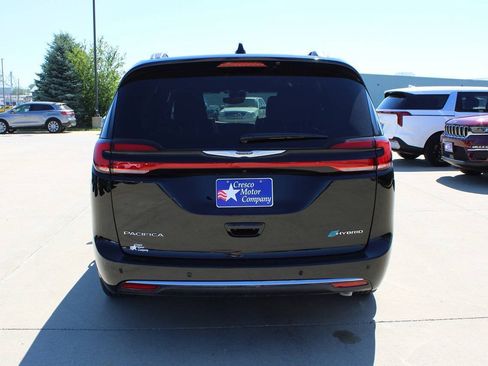 Used 2025 Chrysler Pacifica Pinnacle FWD image 6