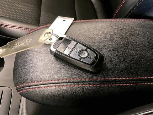 Used 2025 Ford Escape ST-Line FWD image 13