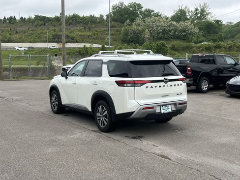 Used 2023 Nissan Pathfinder SL w/ Black Appearance Package AWD/4WD image 5