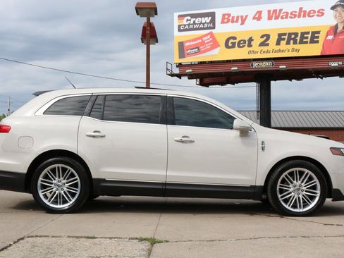Used 2019 Lincoln MKT AWD image 8