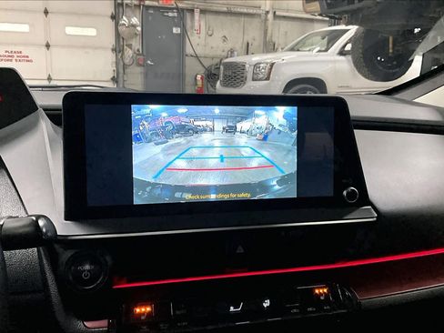 Used 2025 Toyota Prius Plug-In Hybrid image 27