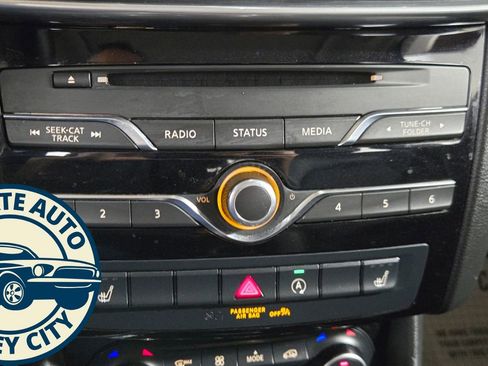 Used 2018 INFINITI QX30 AWD image 15