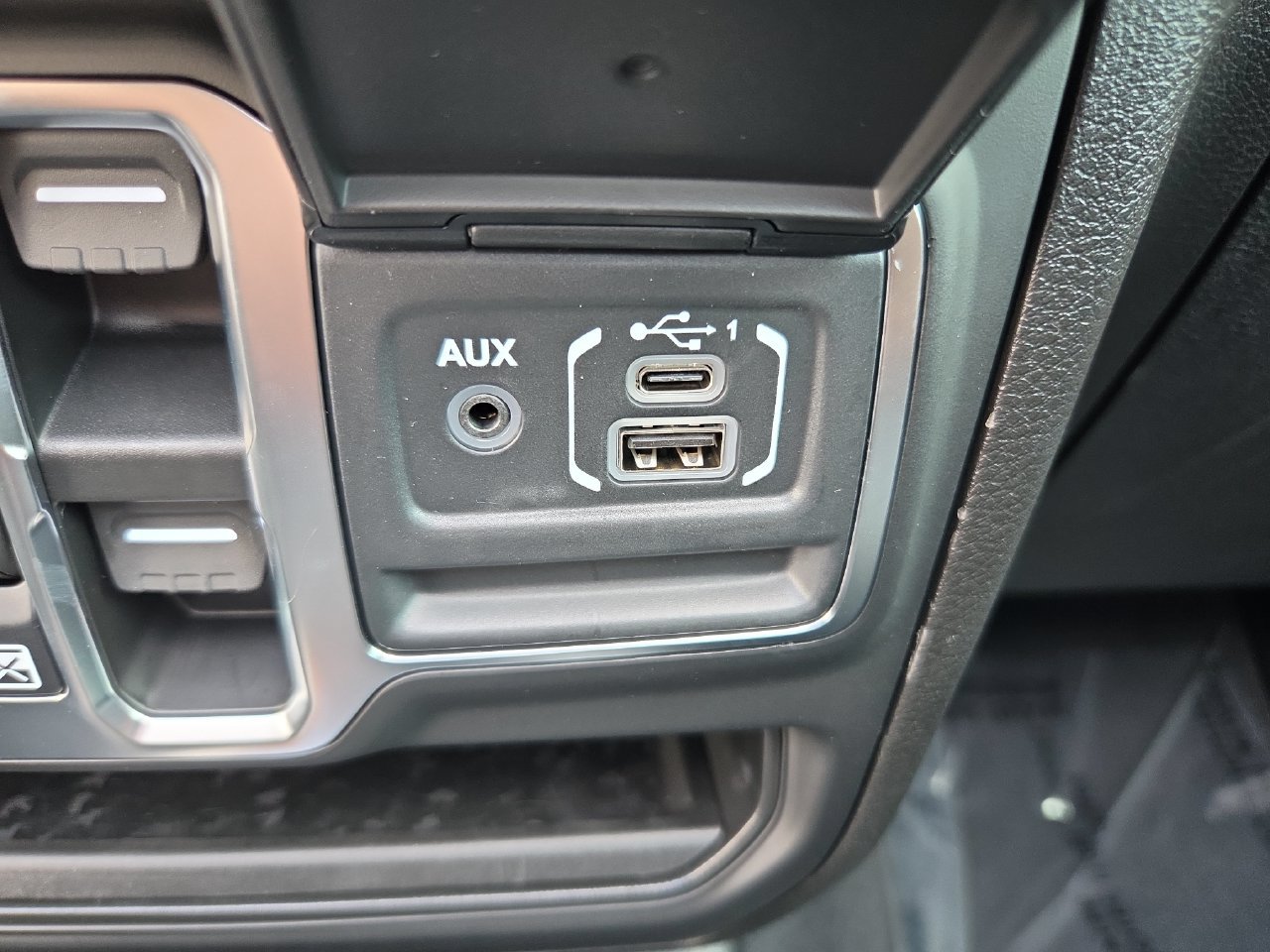 New 2027 Jeep Wrangler Unlimited Sahara AWD/4WD image 11