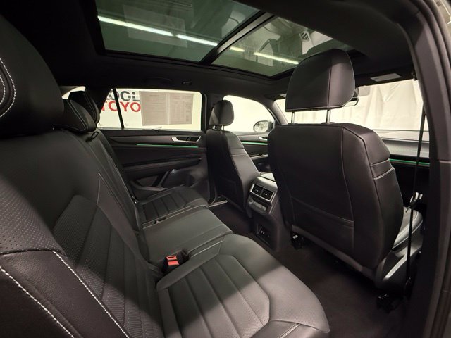 Used 2026 Volkswagen Atlas Cross Sport SEL R-Line AWD/4WD image 7