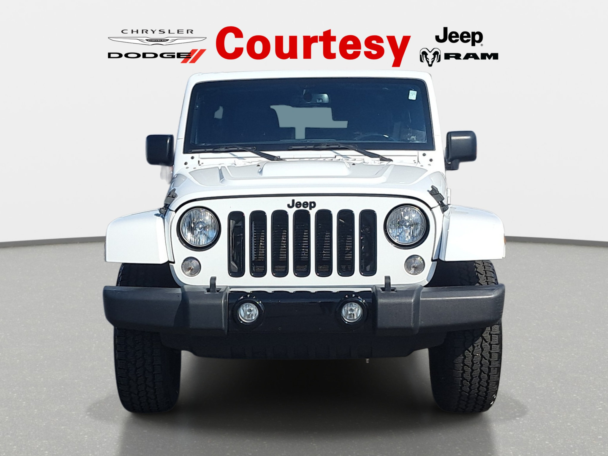 Used 2018 Jeep Wrangler Unlimited Sahara w/ Dual Top Group AWD/4WD image 9