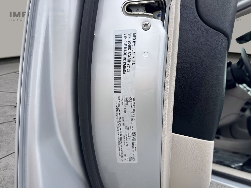 Used 2024 Chrysler Pacifica Touring-L FWD image 29