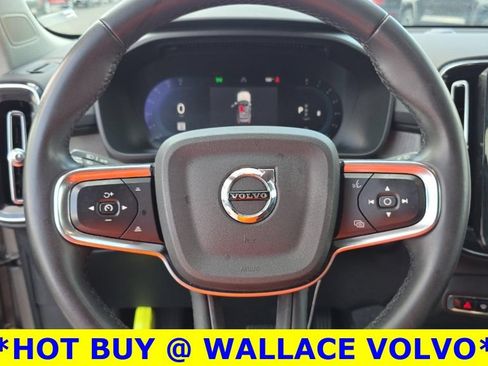 Used 2024 Volvo XC40 B5 Core AWD/4WD image 5