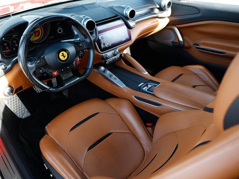 Used 2019 Ferrari GTC4Lusso T image 7