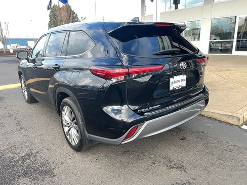 Used 2022 Toyota Highlander Limited image 8