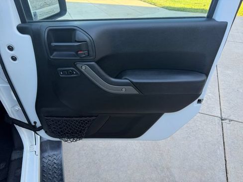 Used 2018 Jeep Wrangler Unlimited Sport S AWD/4WD image 29