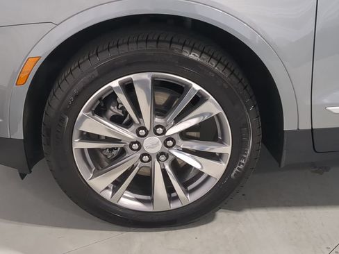 Used 2025 Cadillac XT5 Premium Luxury AWD/4WD image 17