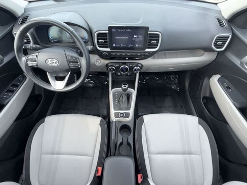 Used 2025 Hyundai Venue SEL FWD image 24