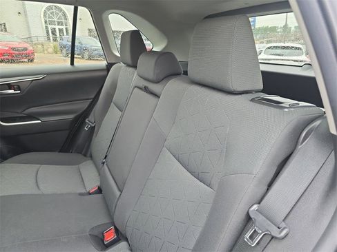 Used 2021 Toyota RAV4 XLE image 15