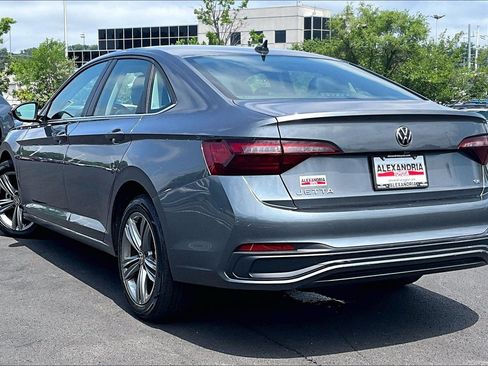Used 2024 Volkswagen Jetta SE FWD image 11