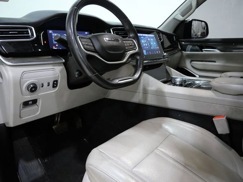 Used 2022 Jeep Wagoneer Series III w/ Premium Group I image 11