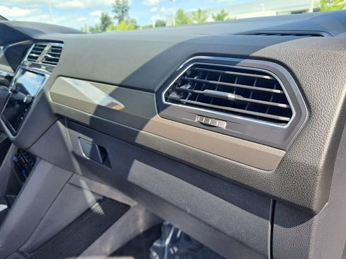 Used 2022 Volkswagen Tiguan SE R-Line AWD/4WD image 36