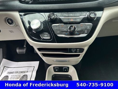 Used 2020 Chrysler Pacifica Touring-L w/ Advanced Safetytec Group image 26